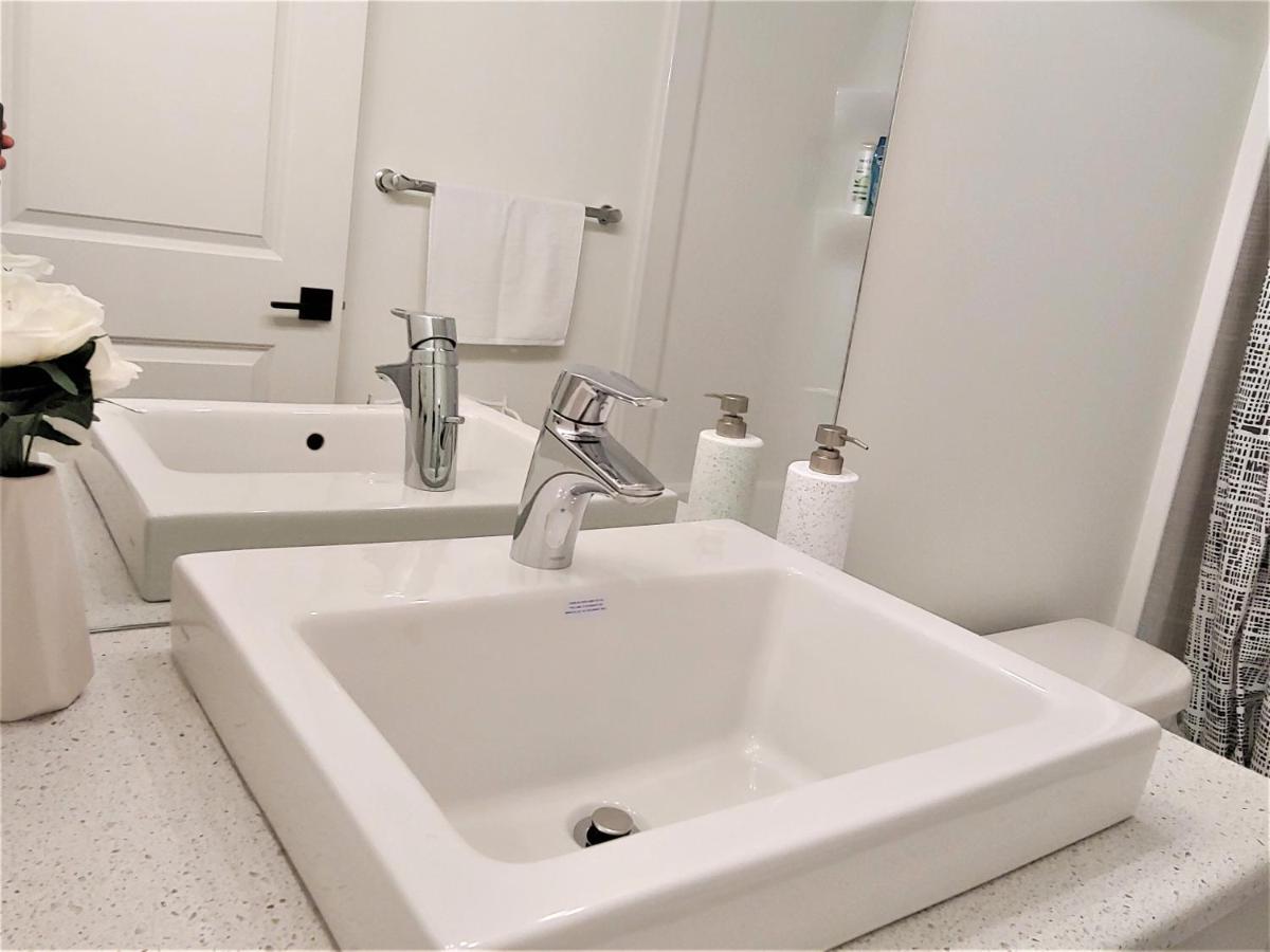 Serene 2 Bedroom Condo With Balcony And Lakeview Winnipeg Exterior foto
